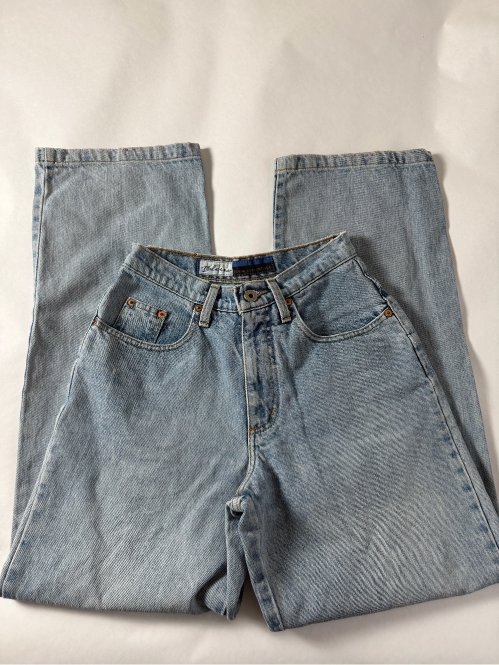 Vintage High-Rise Light Blue Women's Jeans - Classic Five-Pocket Style